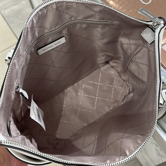 Michael Kors Charlotte Large Logo and Leather Top-Zip Tote Bag
Optic White
NWT - Picture 8 of 16